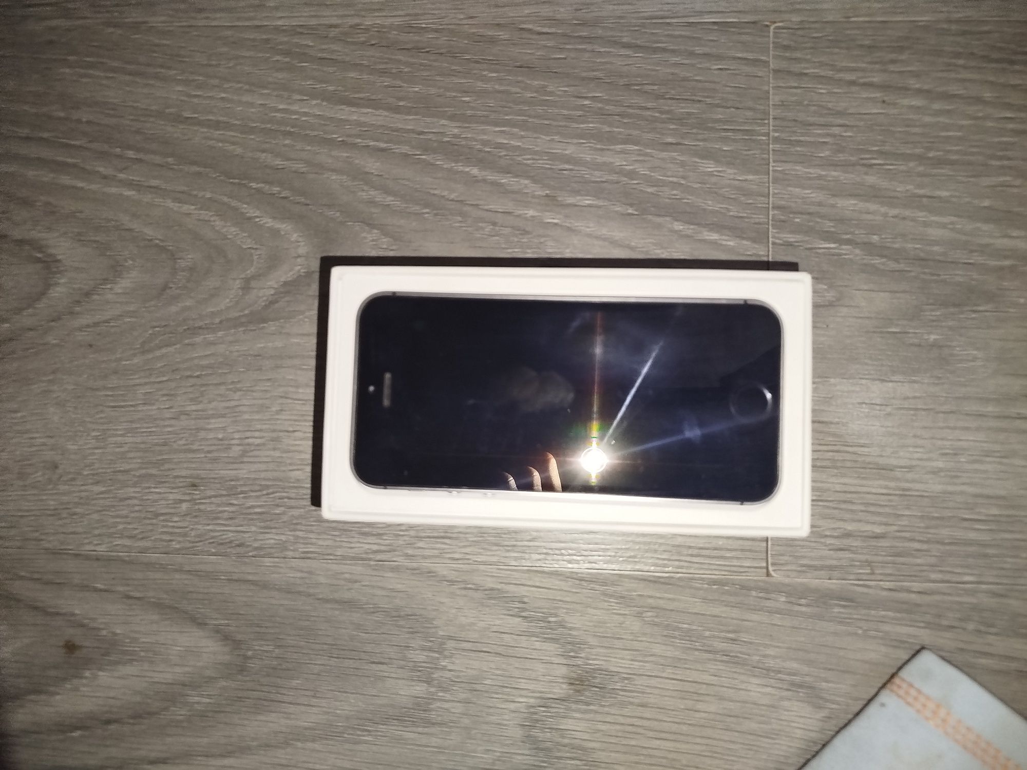 iPhone SE першого покоління заблокованний