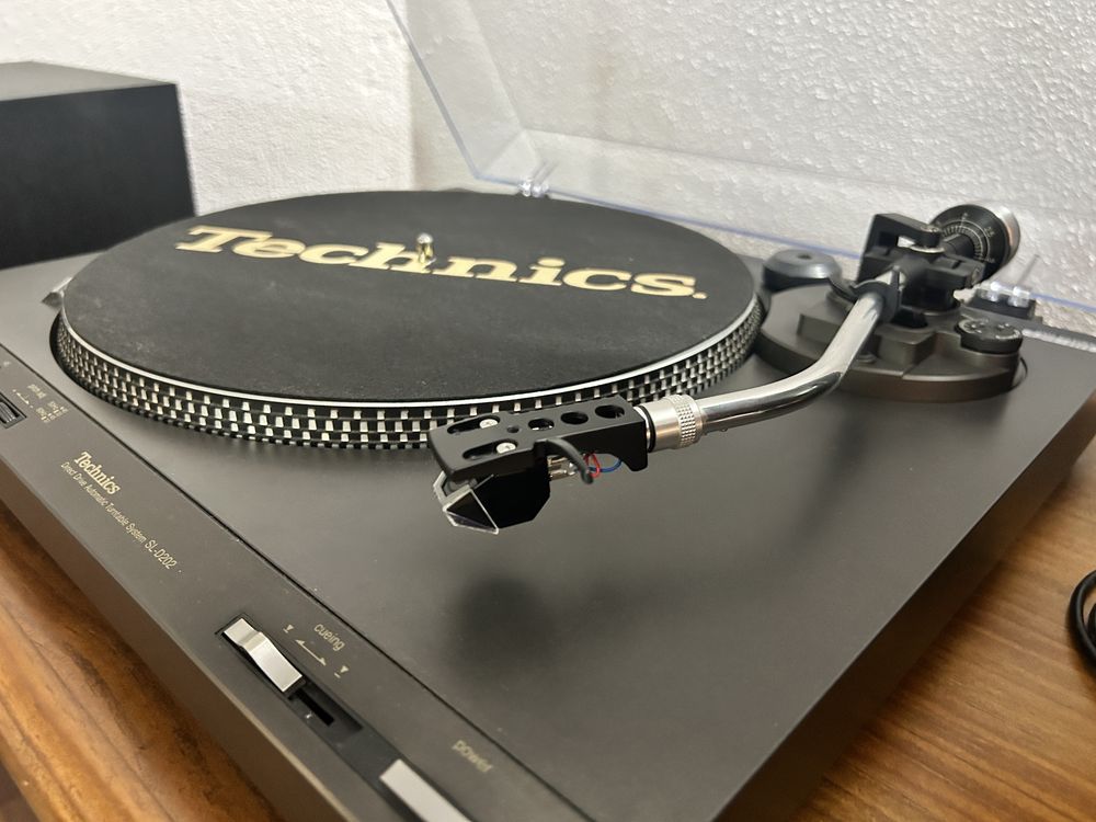 Gira-Discos Technics SL-D202