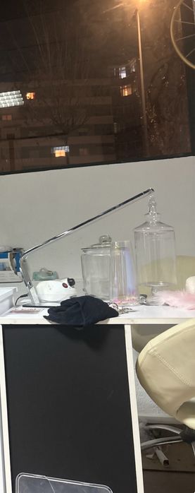 Aluga-se mesa de manicure