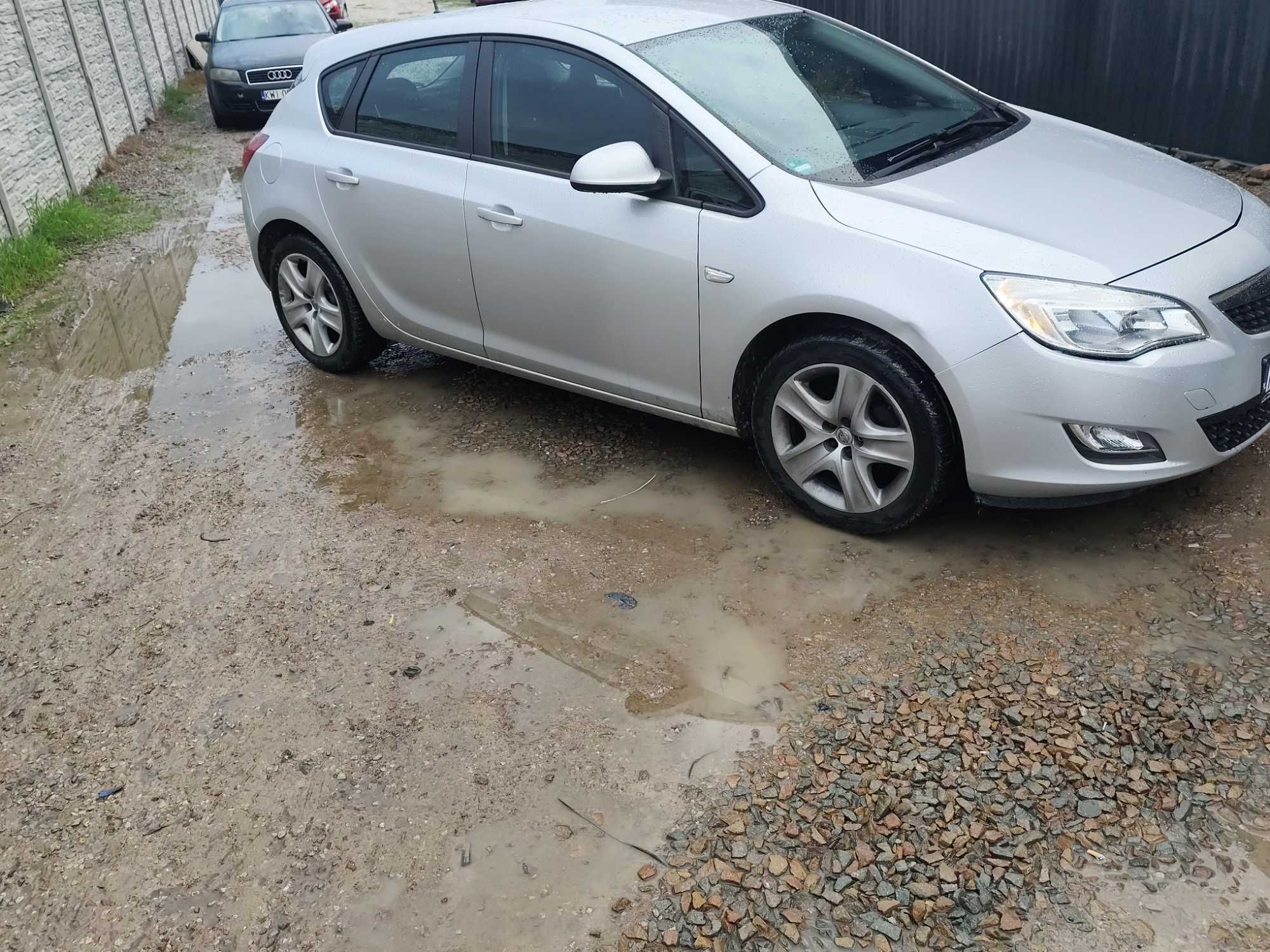 Opel Astra J 2010