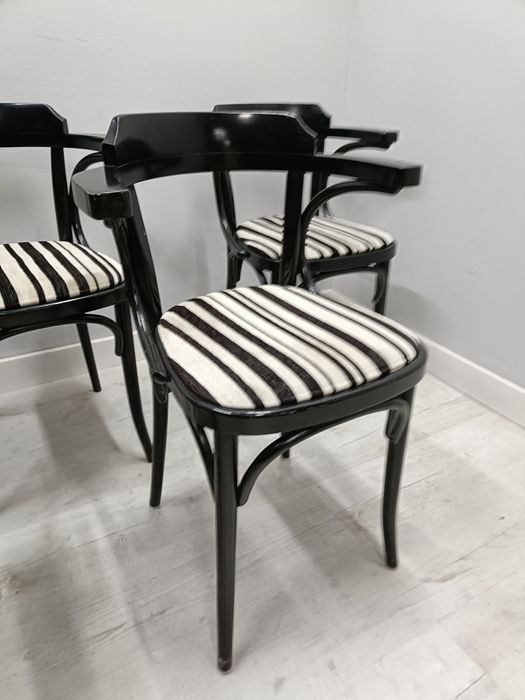 Krzesła gięte Thonet Fameg  czarne Loft do restauracji 5