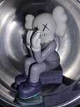 Кавс kaws пластмассовая игрушка