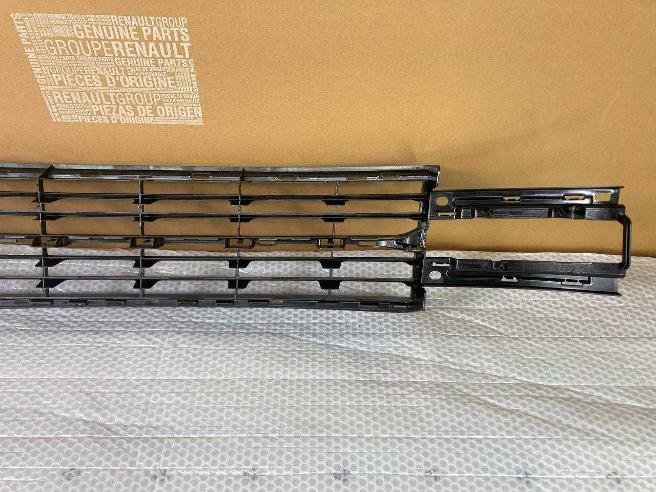 Решітка переднього бампера Renault Scenic 3 622549048R Оригінальна