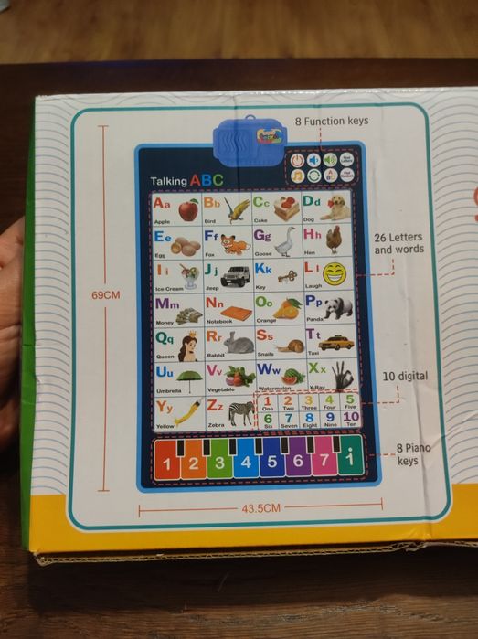 Interaktywna tablica ścienna z alfabetem