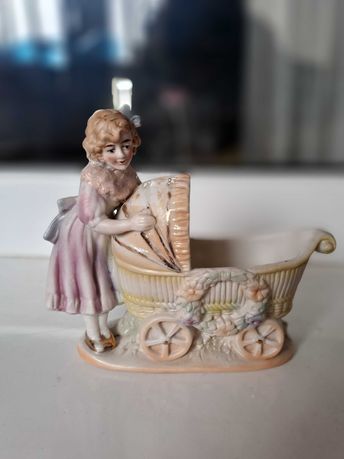 Фарфоровая статуэтка, фигурка Мама с коляской