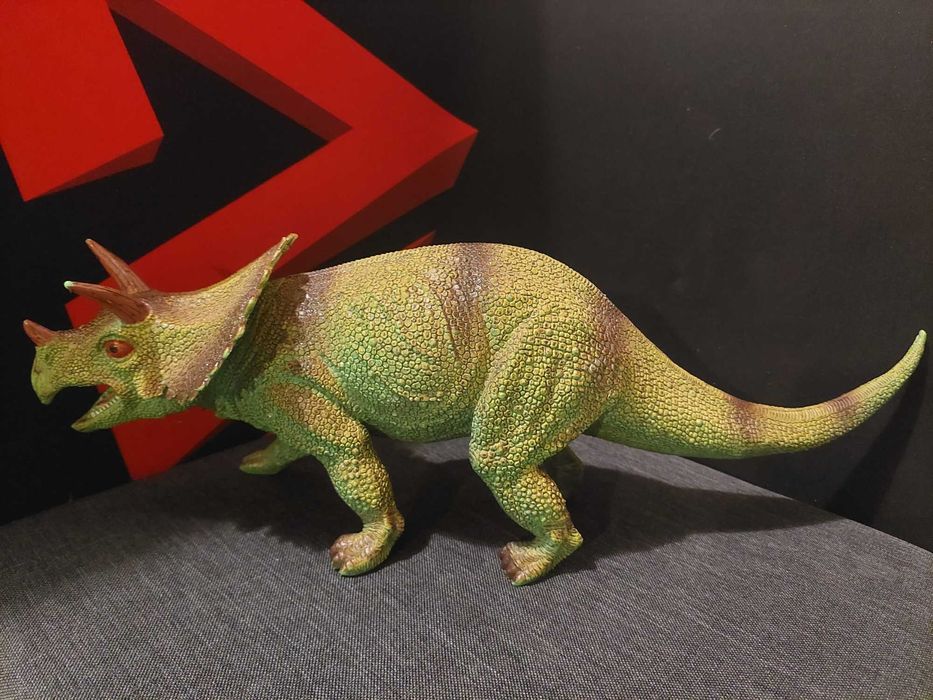 Figura dinozaur Triceratops