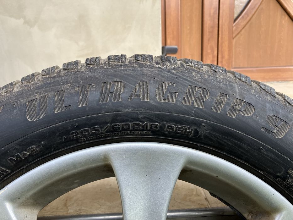 Диски з зимовими шинами