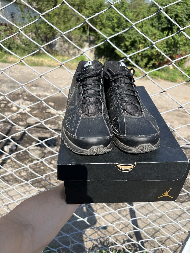 Nike t lite кроссовки оригинал 45  размер черные