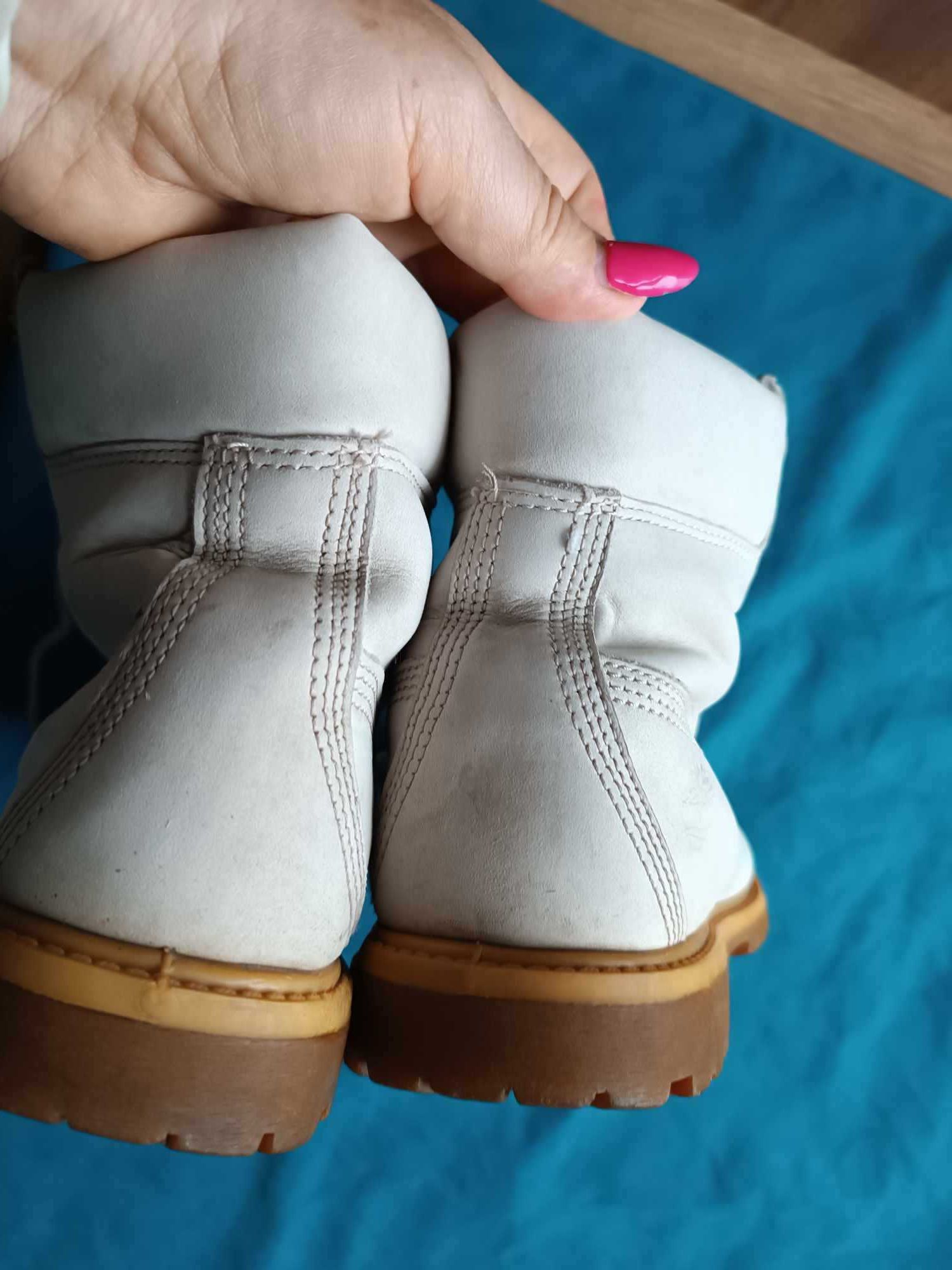 Buty ze skóry naturalnej trapery za kostkę beżowe - 39 - "Timberland".