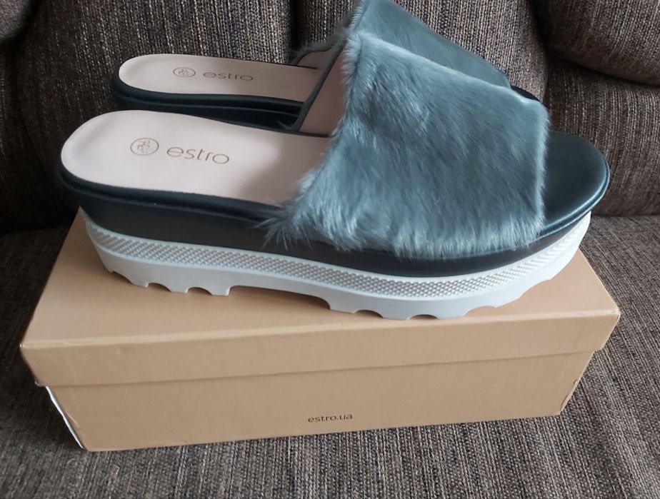 Шльопанці з натуральної шкіри та хутра