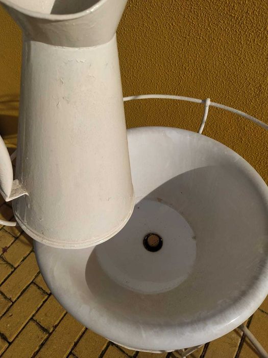 Lavatório antigo completo branco