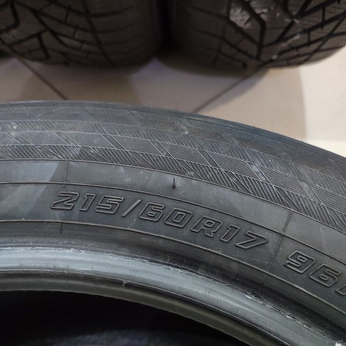 R17 215/60 Зима Автошини Шини Резина