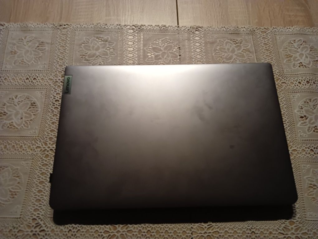 Laptop Ideapad 3 z pudełkiem i ładowarka