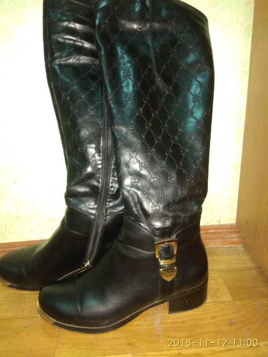 Сапоги осеньОсінні сапожки з еко кожи на тоненькому  флісі зручні м'як