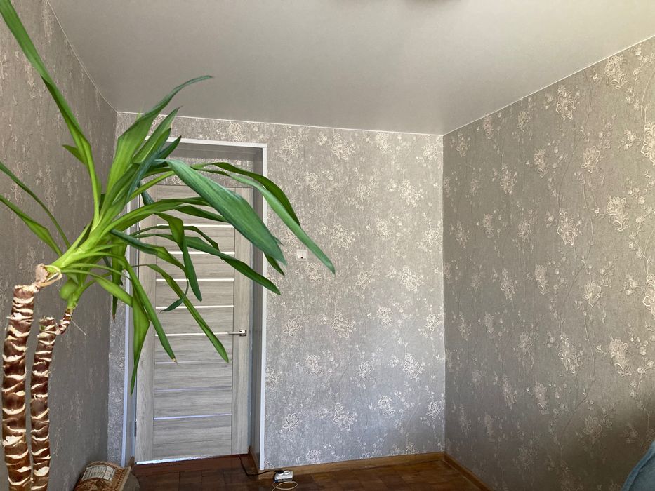 Квартира 4-кімнатна на болгарах