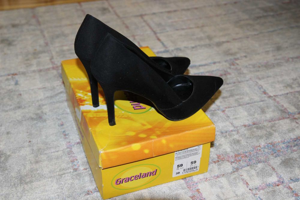 Czółenka czarne zamszowe bdb