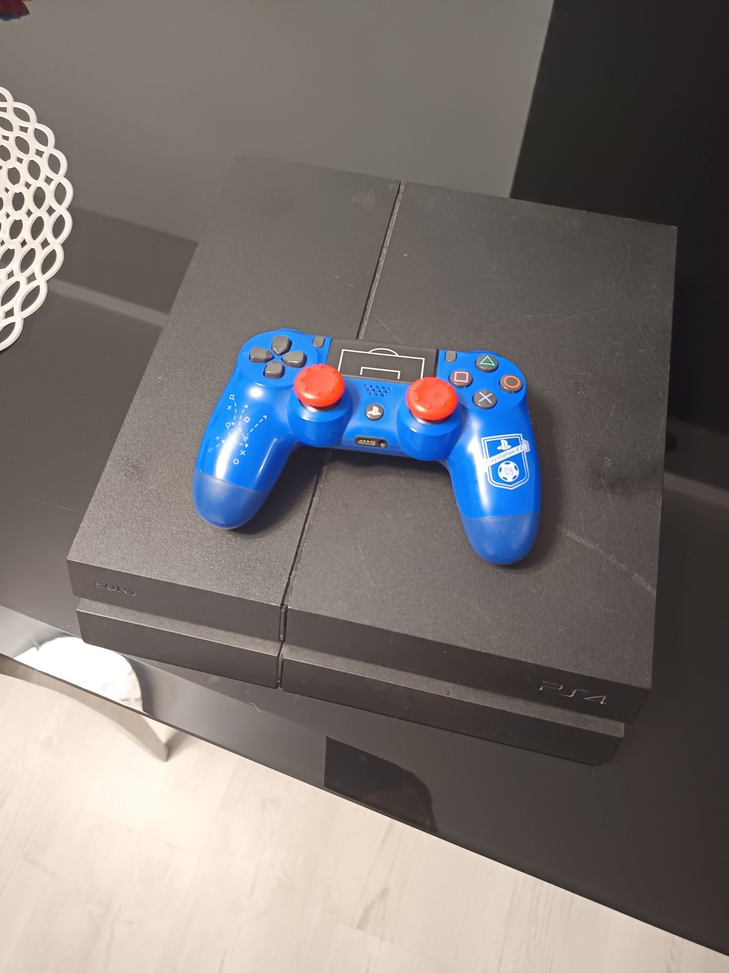 Sprzedam PS4 1TB