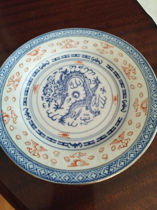 Porcelanas e cristais antigos