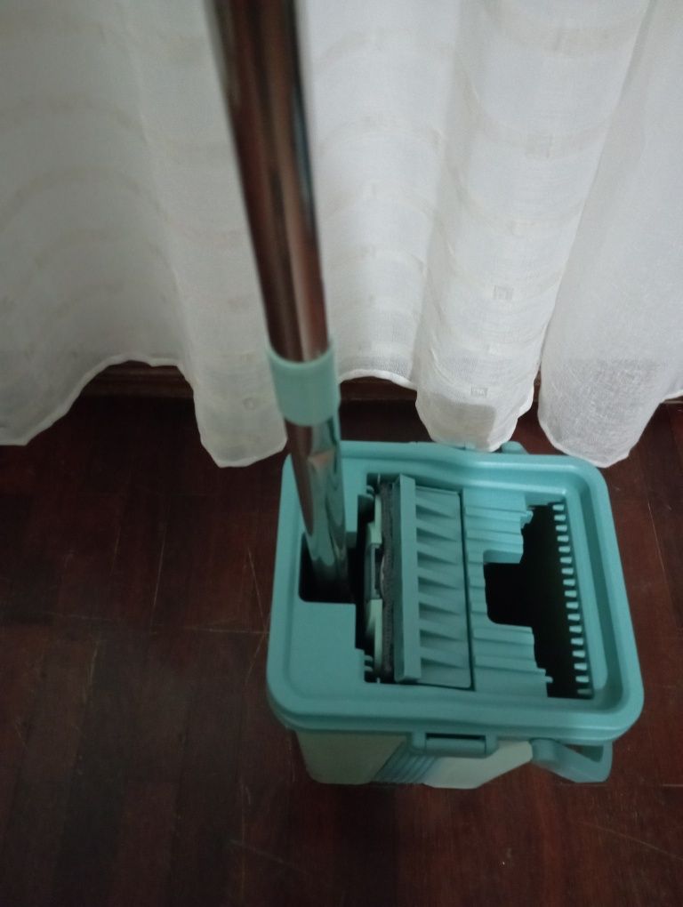 Balde com esfregona