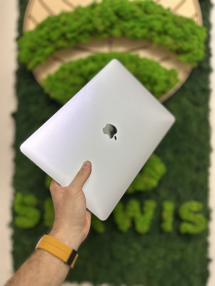 Szybki Macbook Pro i5 8GB/128GB macOS 15.6 Iphone