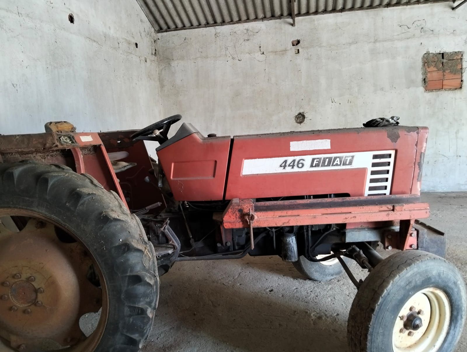 Vende-se trator Fiat 446