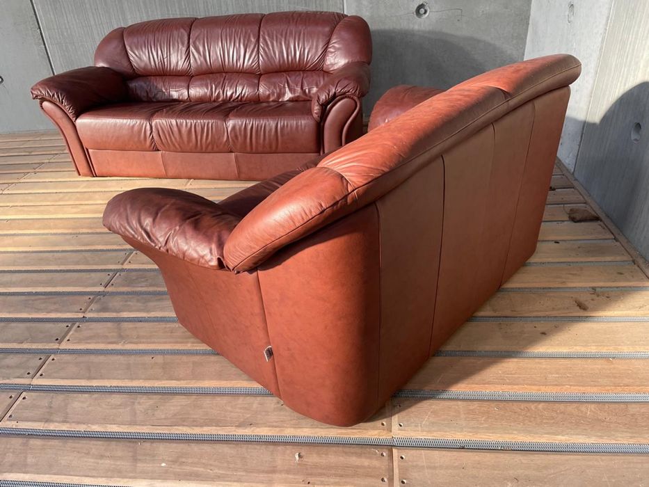 2 шкіряні дивани продам