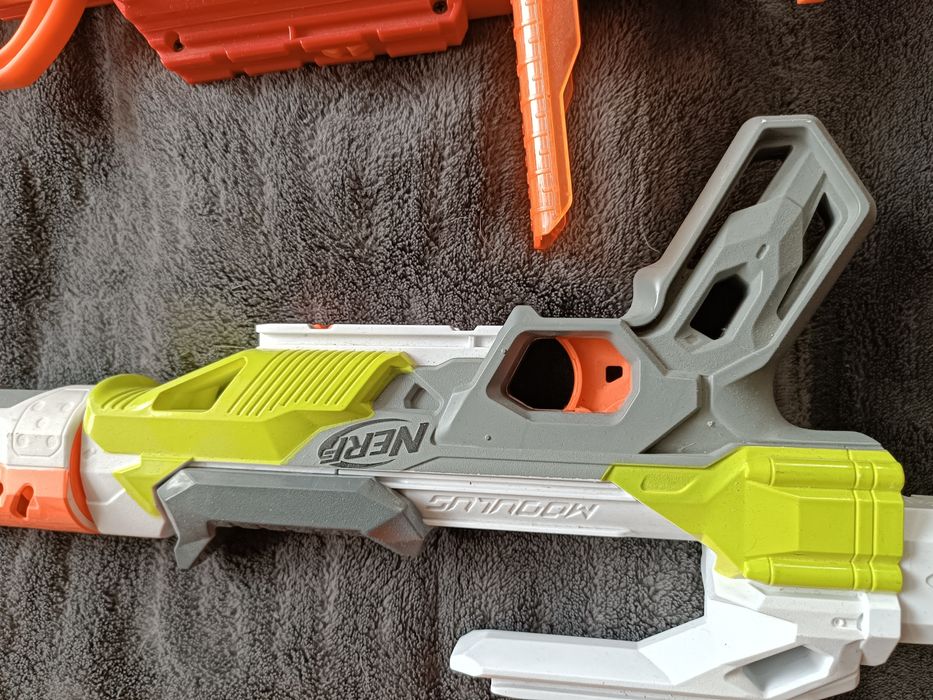 Нерфи, пістолети, бластери