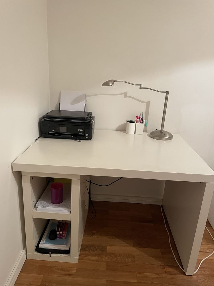 Secretaria e cadeira
