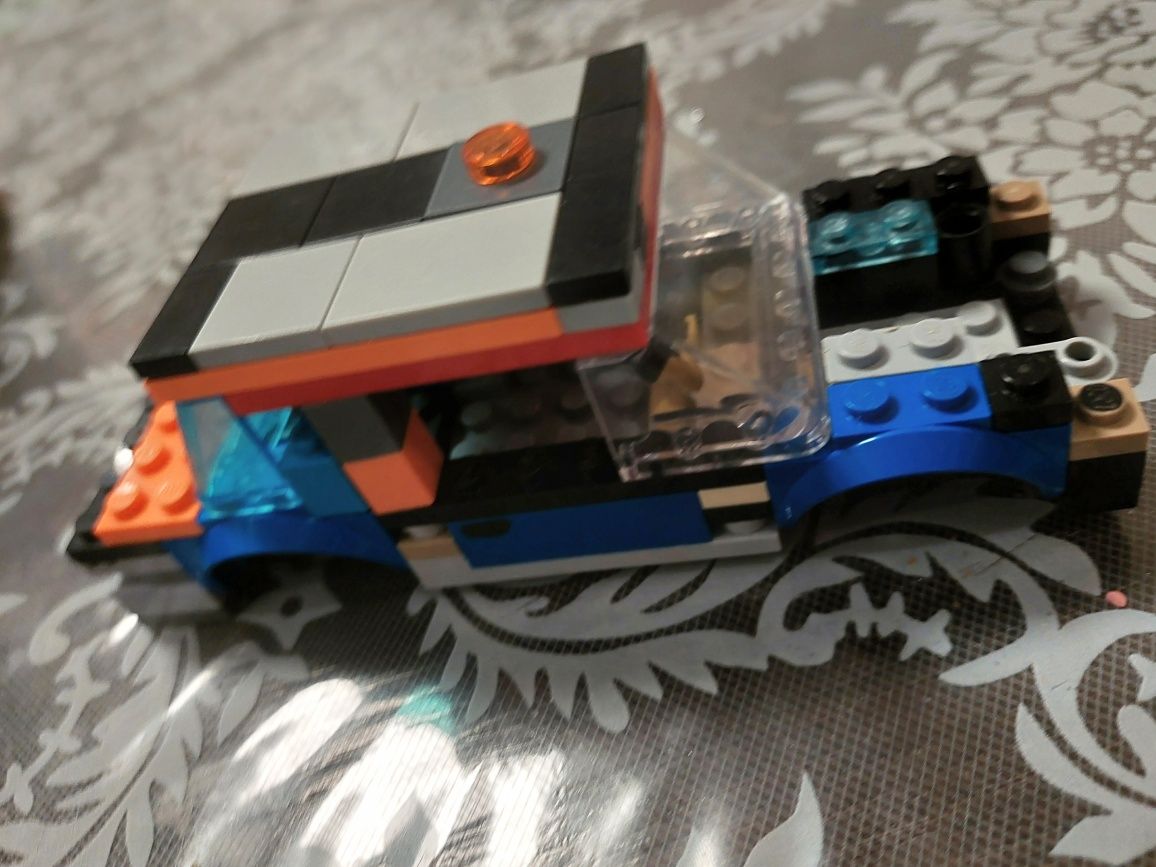 Лего автомобиль в разобранном состоянии