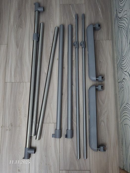 Телескопічна підлогова вішалка (стійка) на коліщатках для одягу