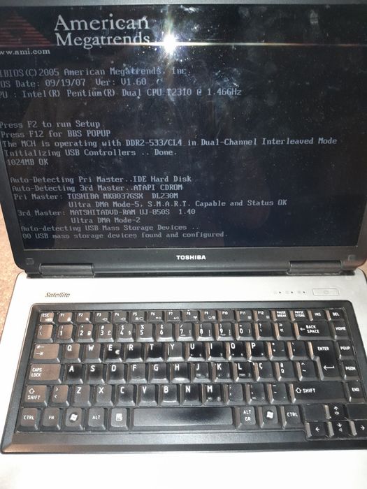 Portátil Toshiba a funcionar