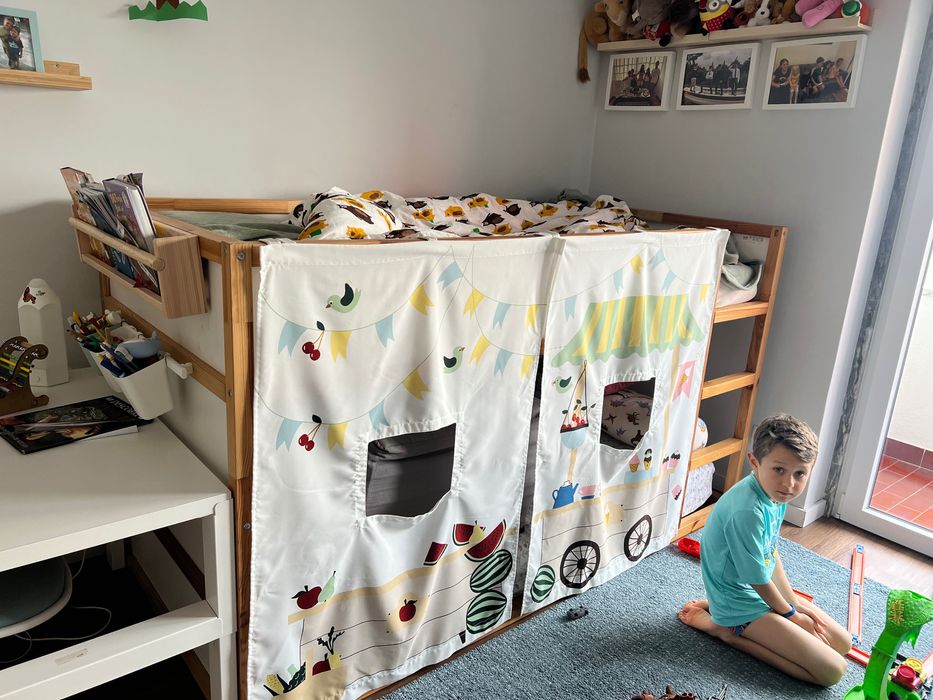 Cama e mesa infantil