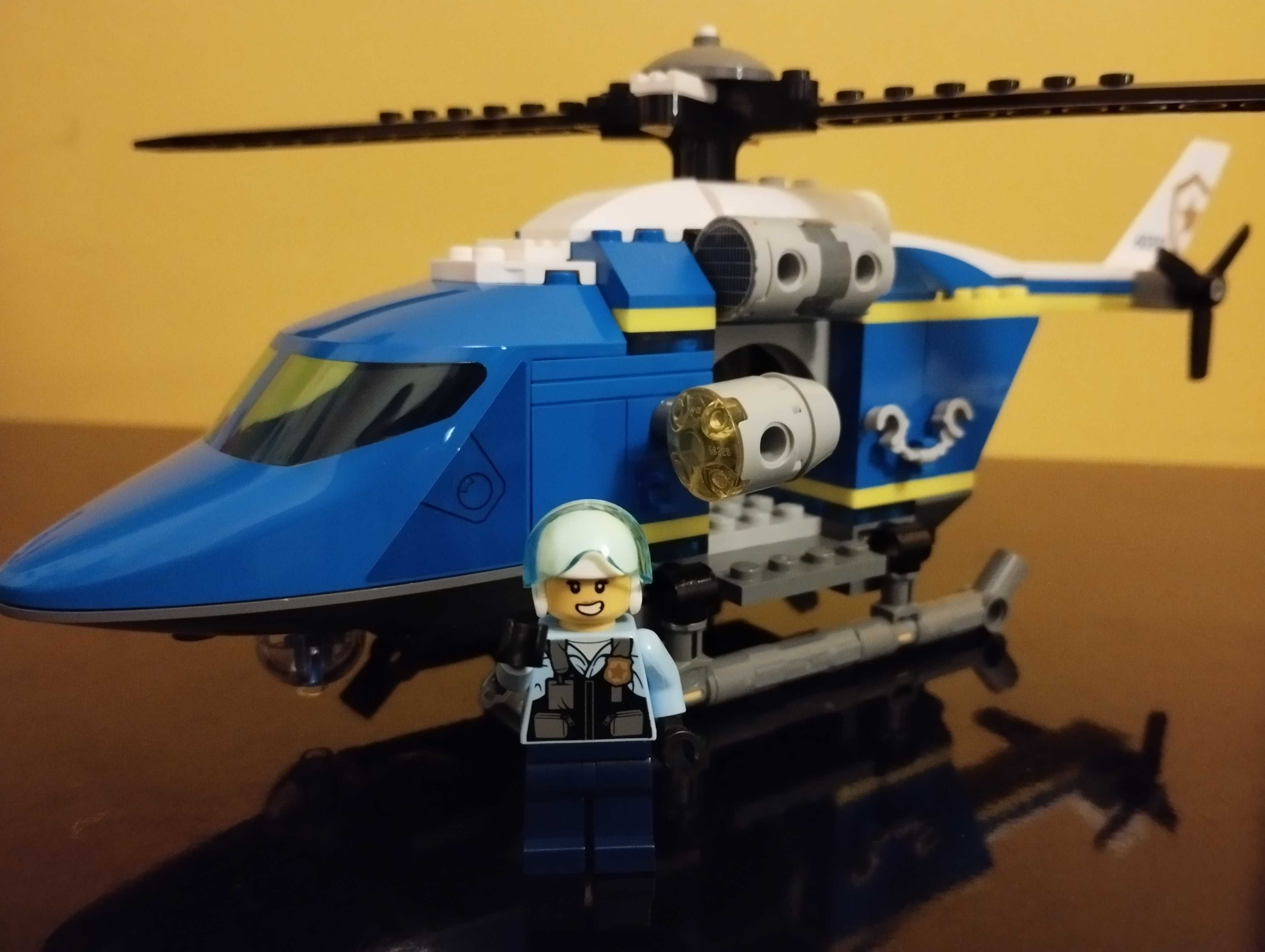 Helicóptero da Polícia Lego com Piloto