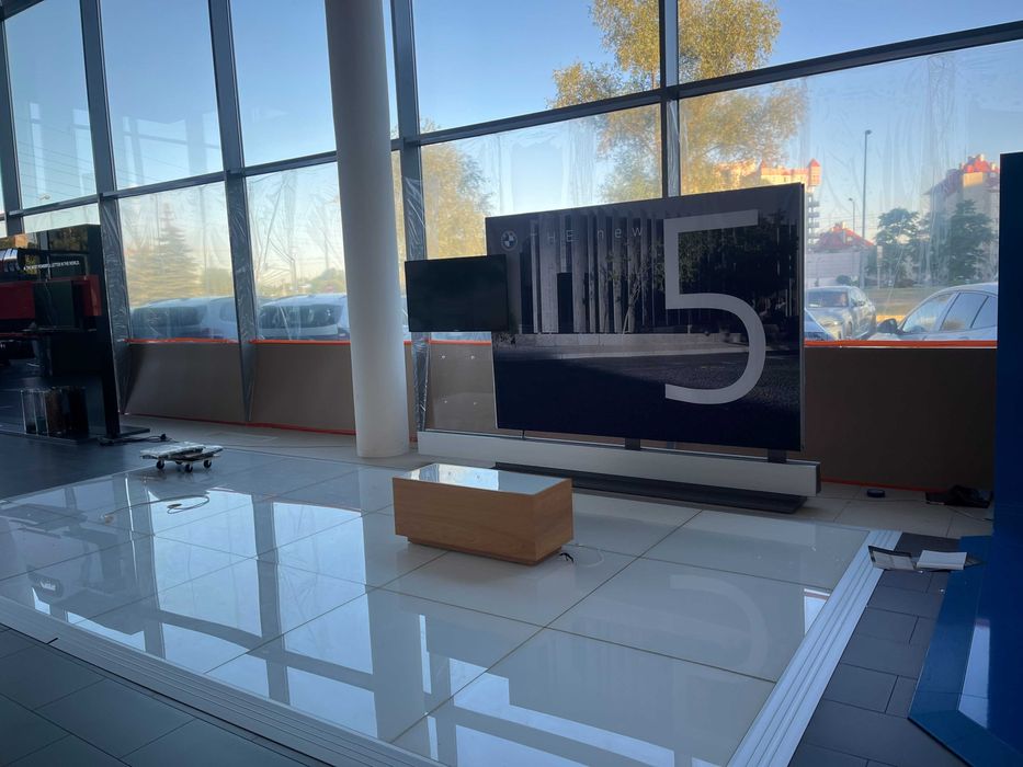 Ścianka reklamowa BMW, witryna meble oryginał BMW seria 5 + podłoga