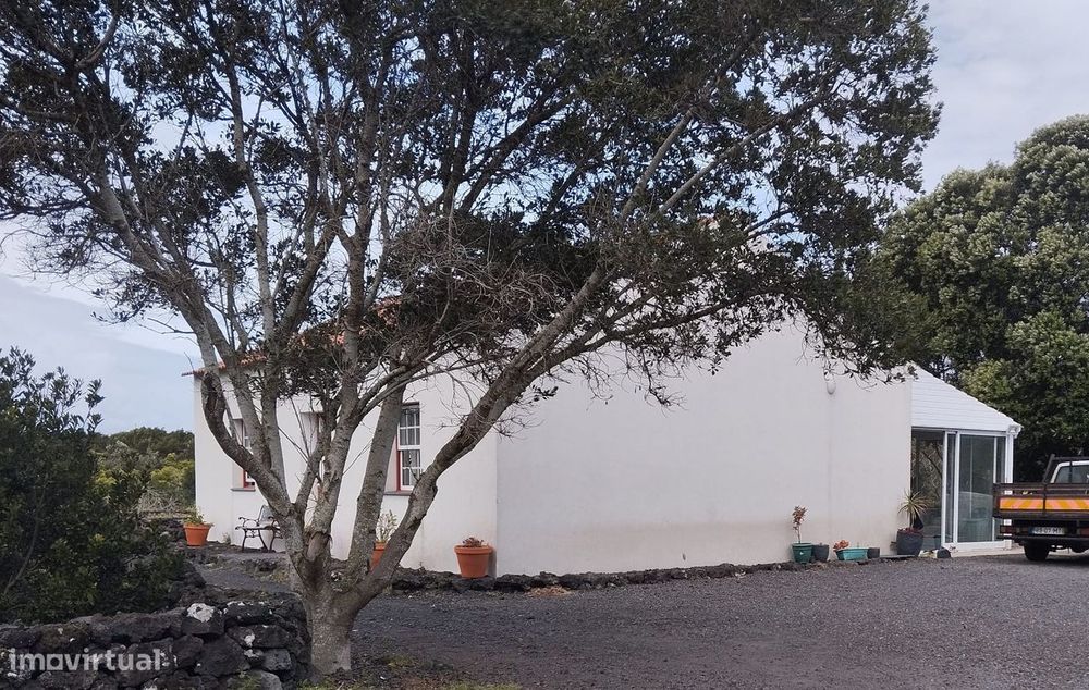 Moradia independente à venda na Rua do salão dos toledos