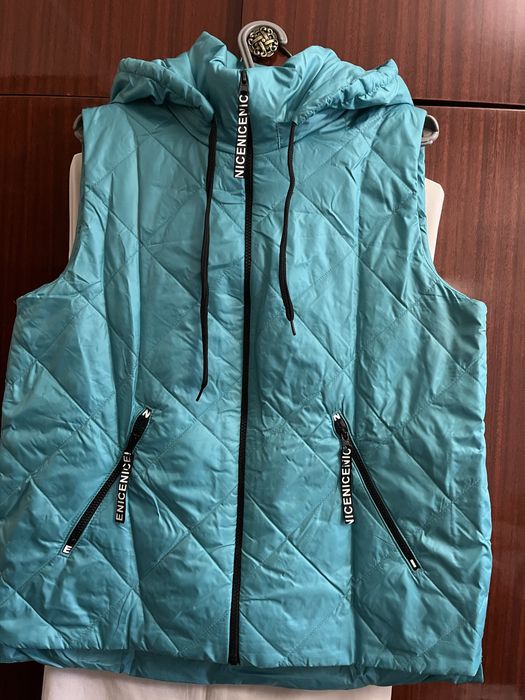 Безрукавка женск болонья’с воротником и капюшеном