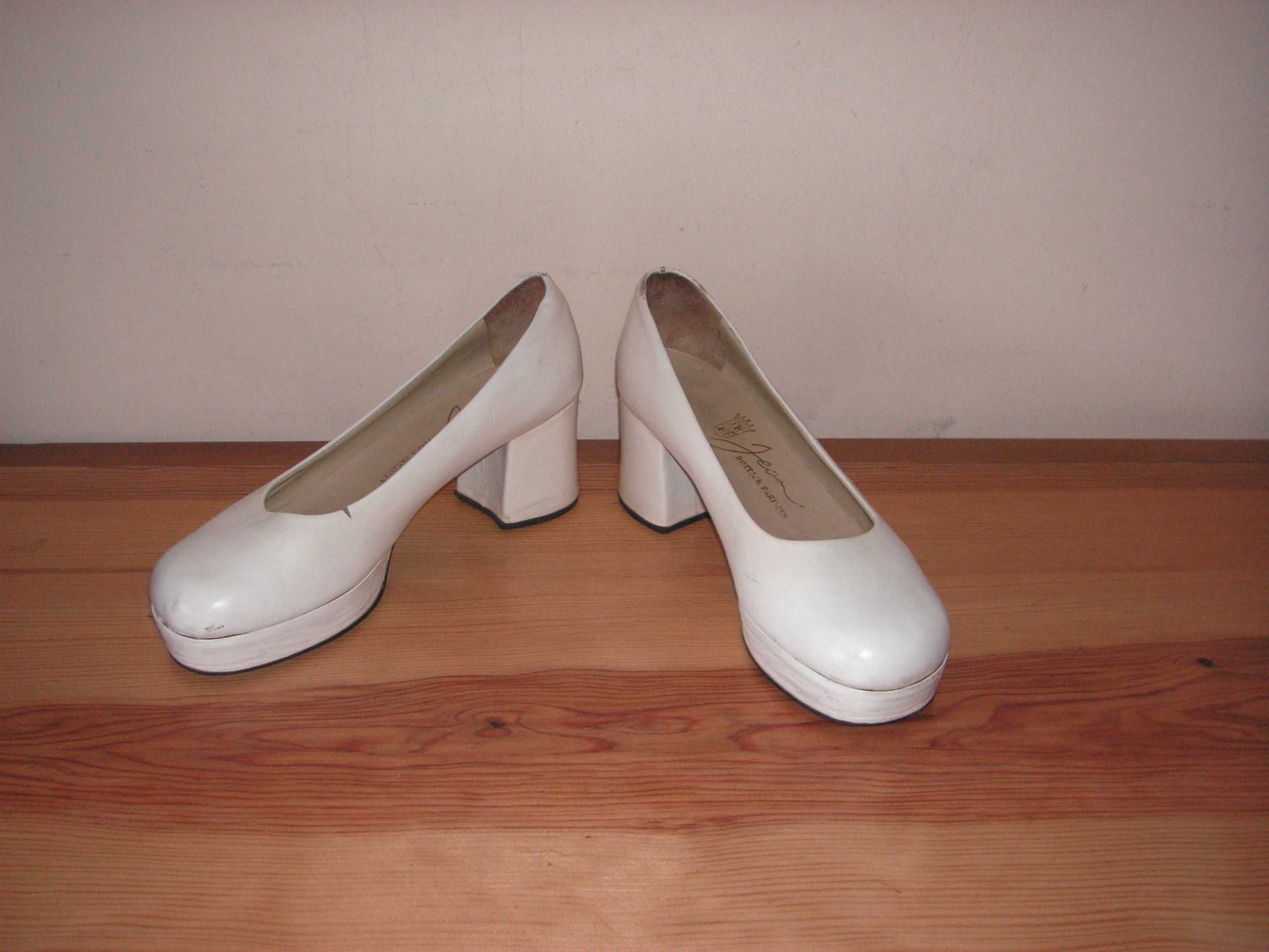 Sapatos Brancos de Pele T / 37