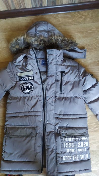 Продам зимову куртку на підлітка 11-12 років