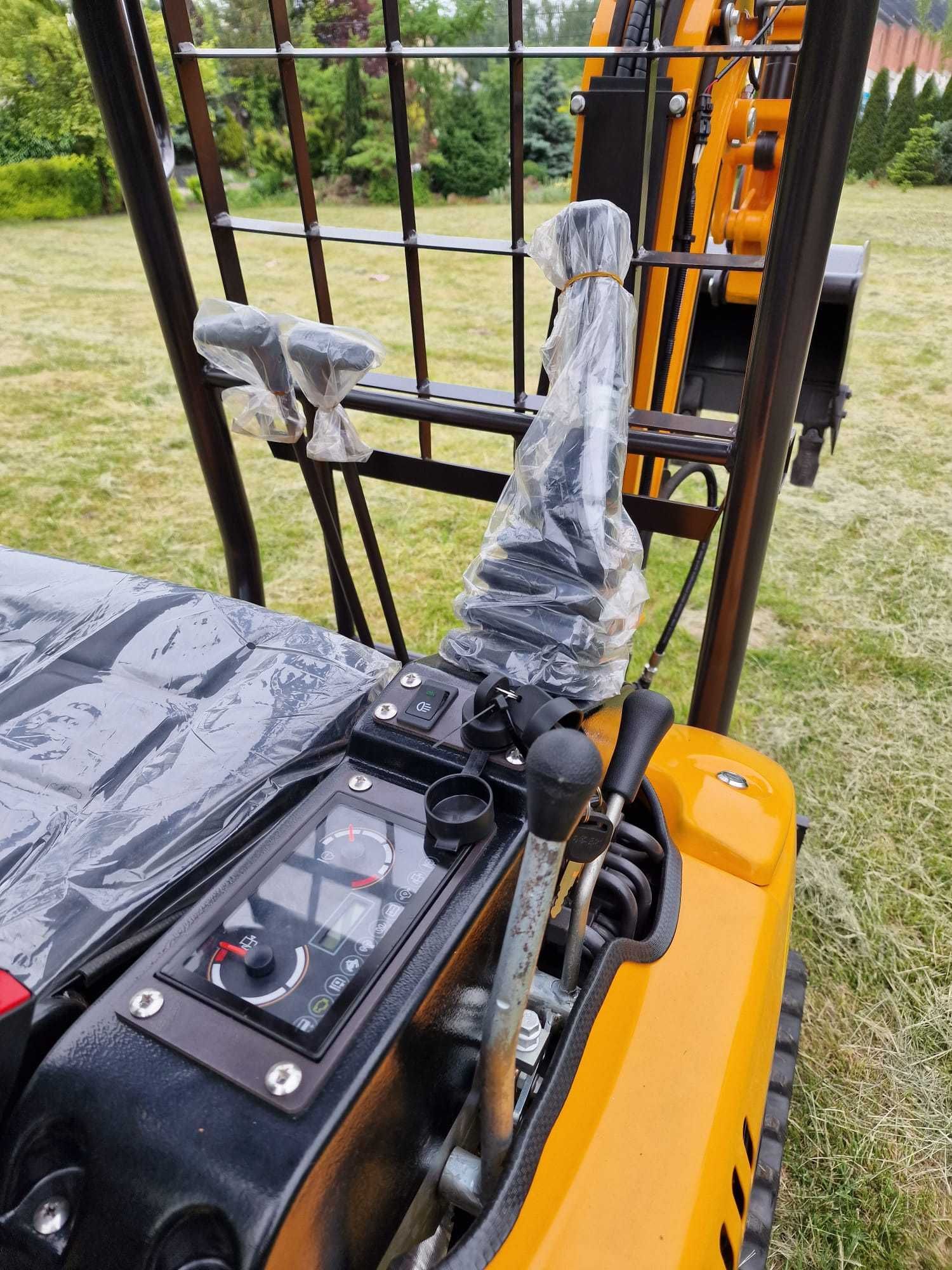 Mini Koparka Berger Kraus BK1700JS z osprzętem KUBOTA D902