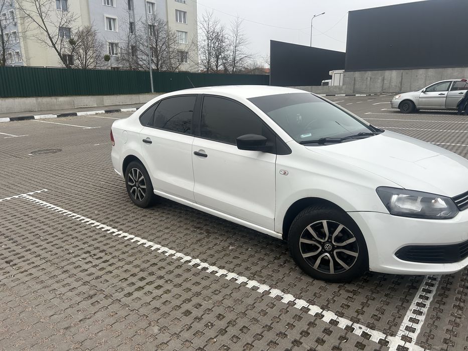 Поло седан 1.6 2013року