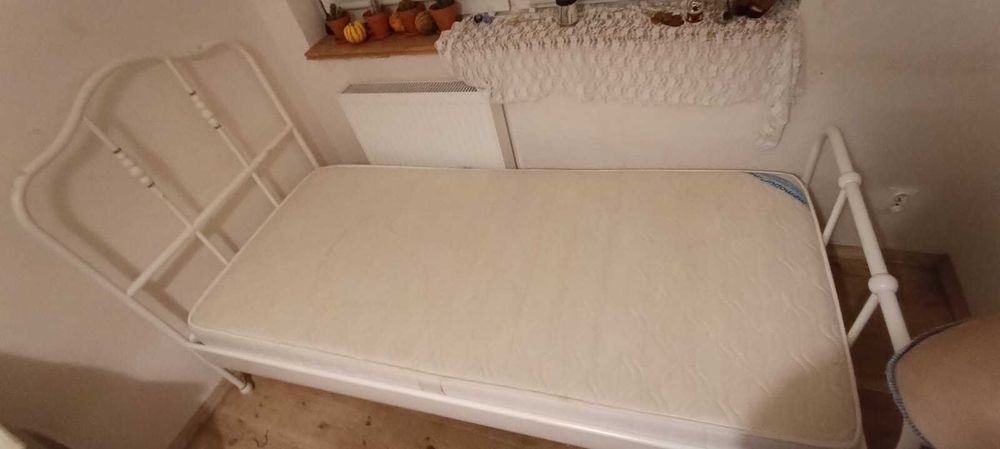 Łóżko dla Księżniczki ;) metalowe IKEA SAGSTUA 90x200 ze stelażem.