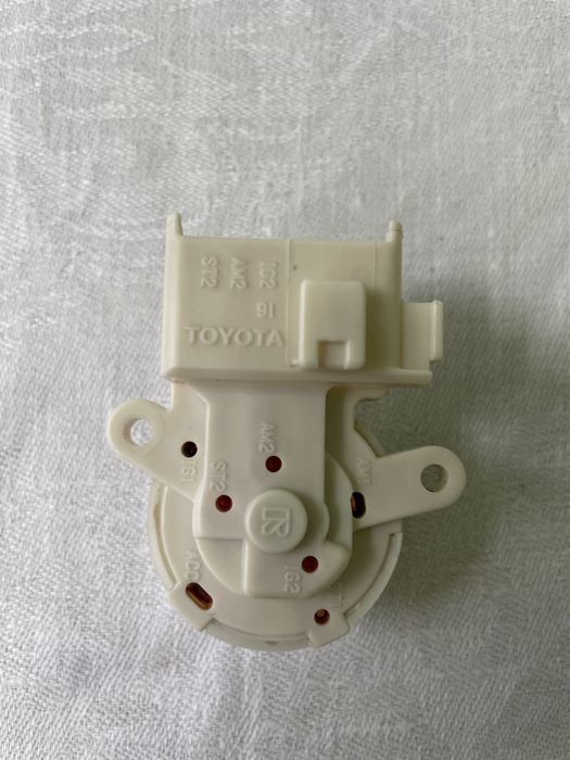 Контактная группа замка зажигания Toyota Corolla 84450-12200 оригинал