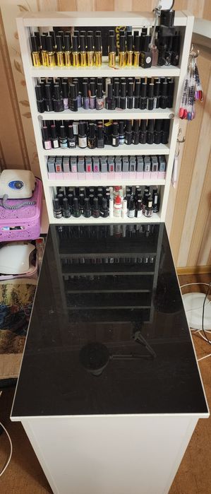 Продам стол для маникюра. В комплекте к нему комод.