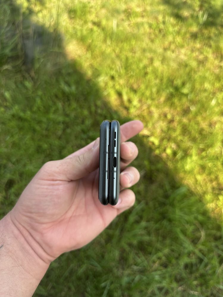 Продам Motorola Razr 2023 8/128Гб