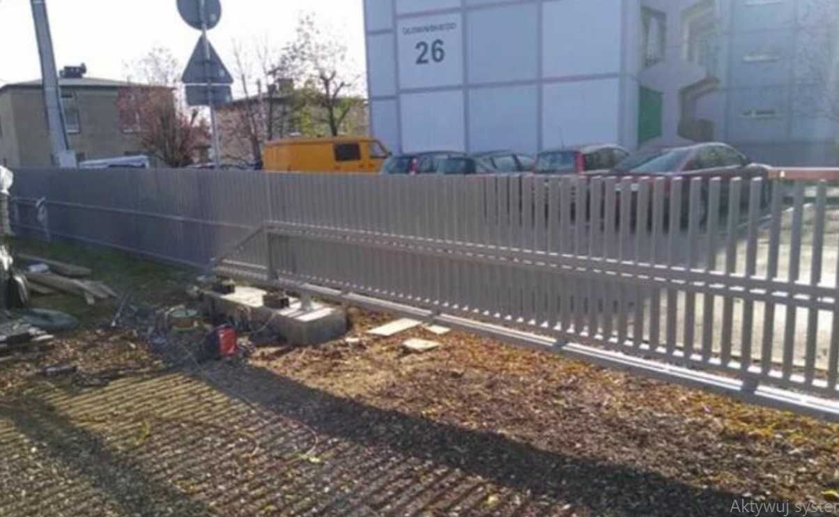 Nowoczesne ogrodzenie metalowe