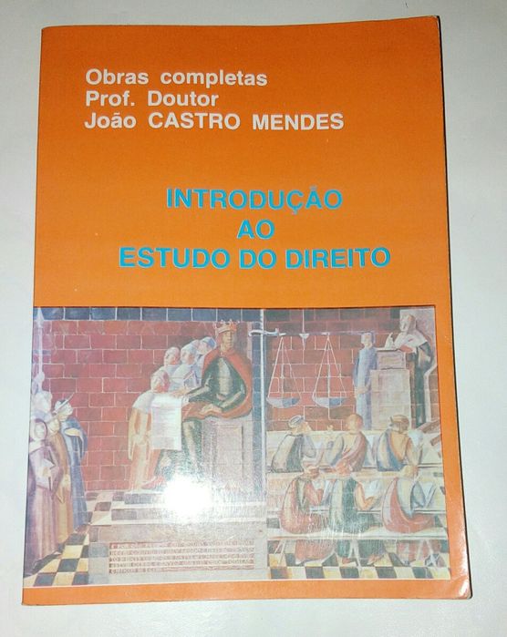 Lote de livros técnicos da área de Direito