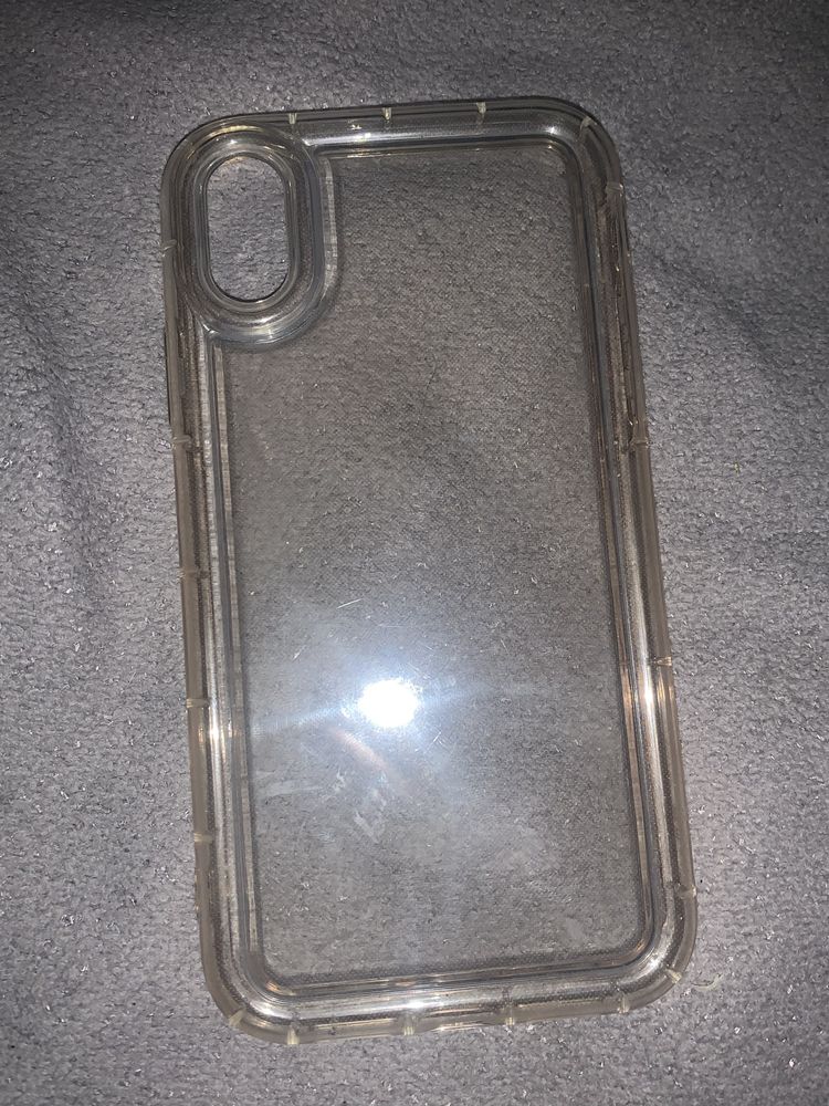 Продаю чехол на iphone xr.