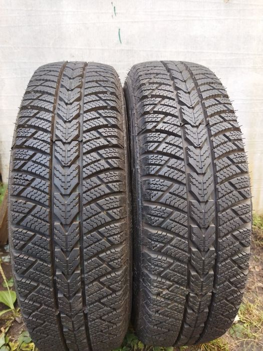 Продам зимнюю резину как новую с дисками 155/70R13 на Таврию,Славуту