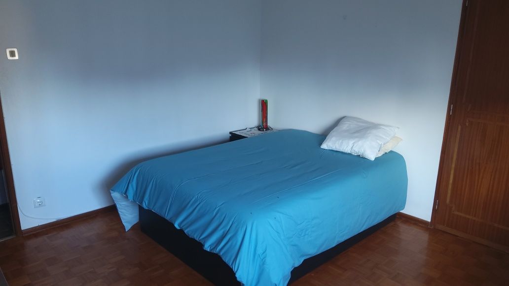 Alugua-se quarto