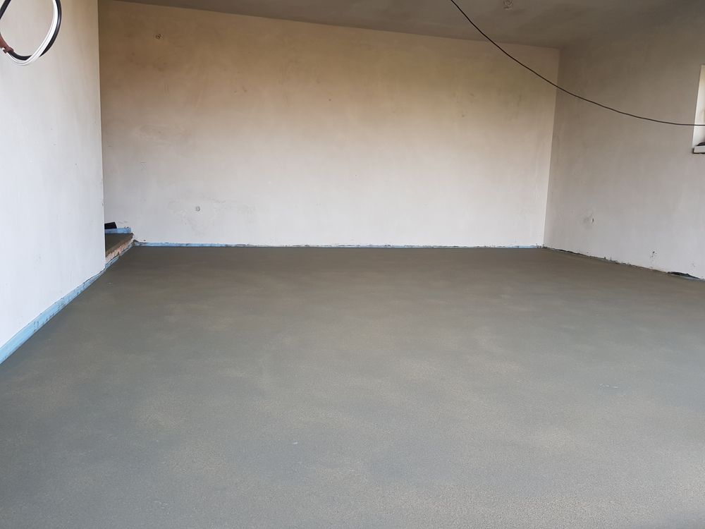 Wylewki posadzki szlichty miksokretem.Układanie styropianu, STYROBETON
